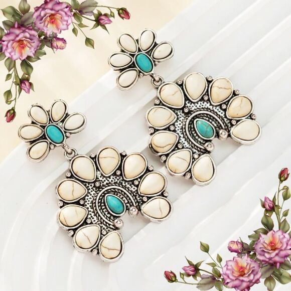 Vintage Style Bohemian Turquoise Western Earrings - Picture 1 of 9
